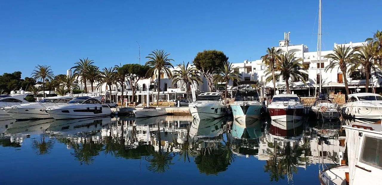 Marina Calador Harbourview: Seaside Oasis with Pool and Garden Apartment Cala d'Or